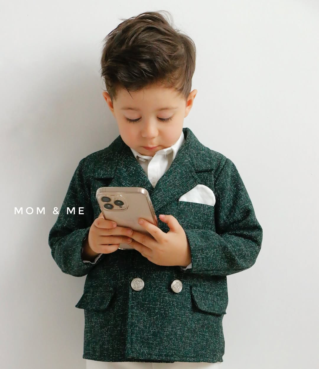 ست کت‌ اسلپ سبز و شلوار گواردین سفید